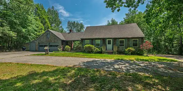 7 Squamscott Road