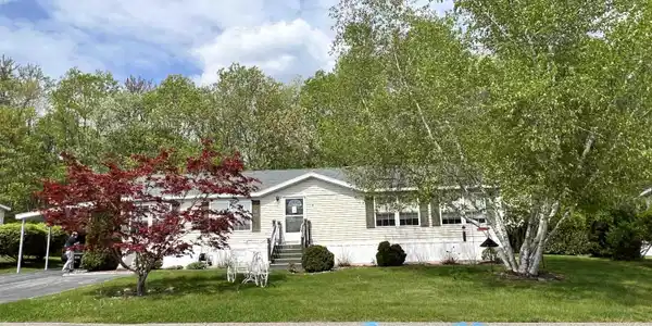 Image 4: Mature Landscaping