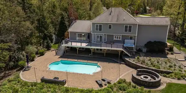 62 Quaker Lane