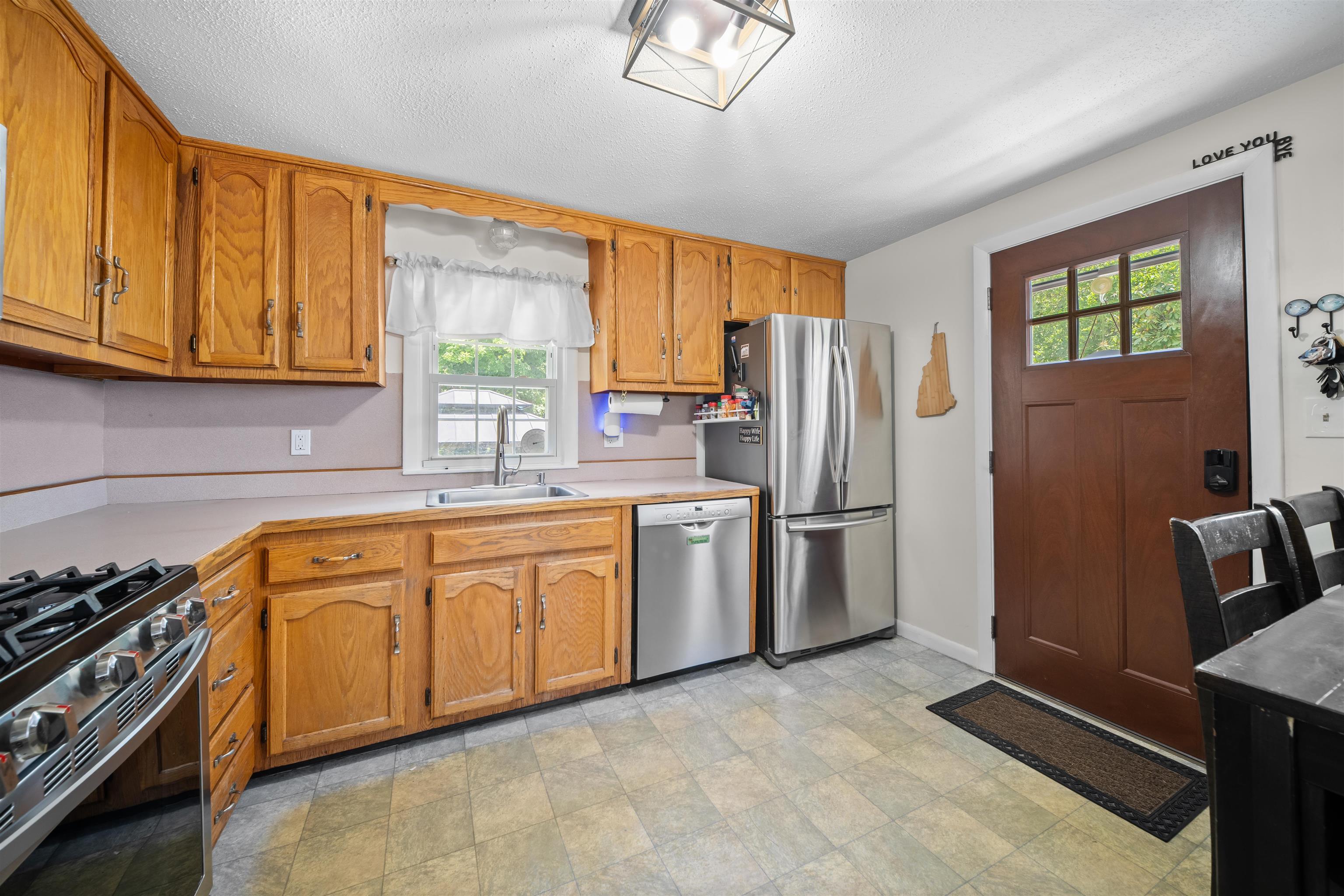 Image 3: Kitchen