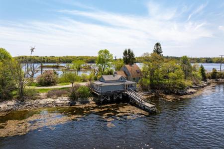 396 Portsmouth Avenue