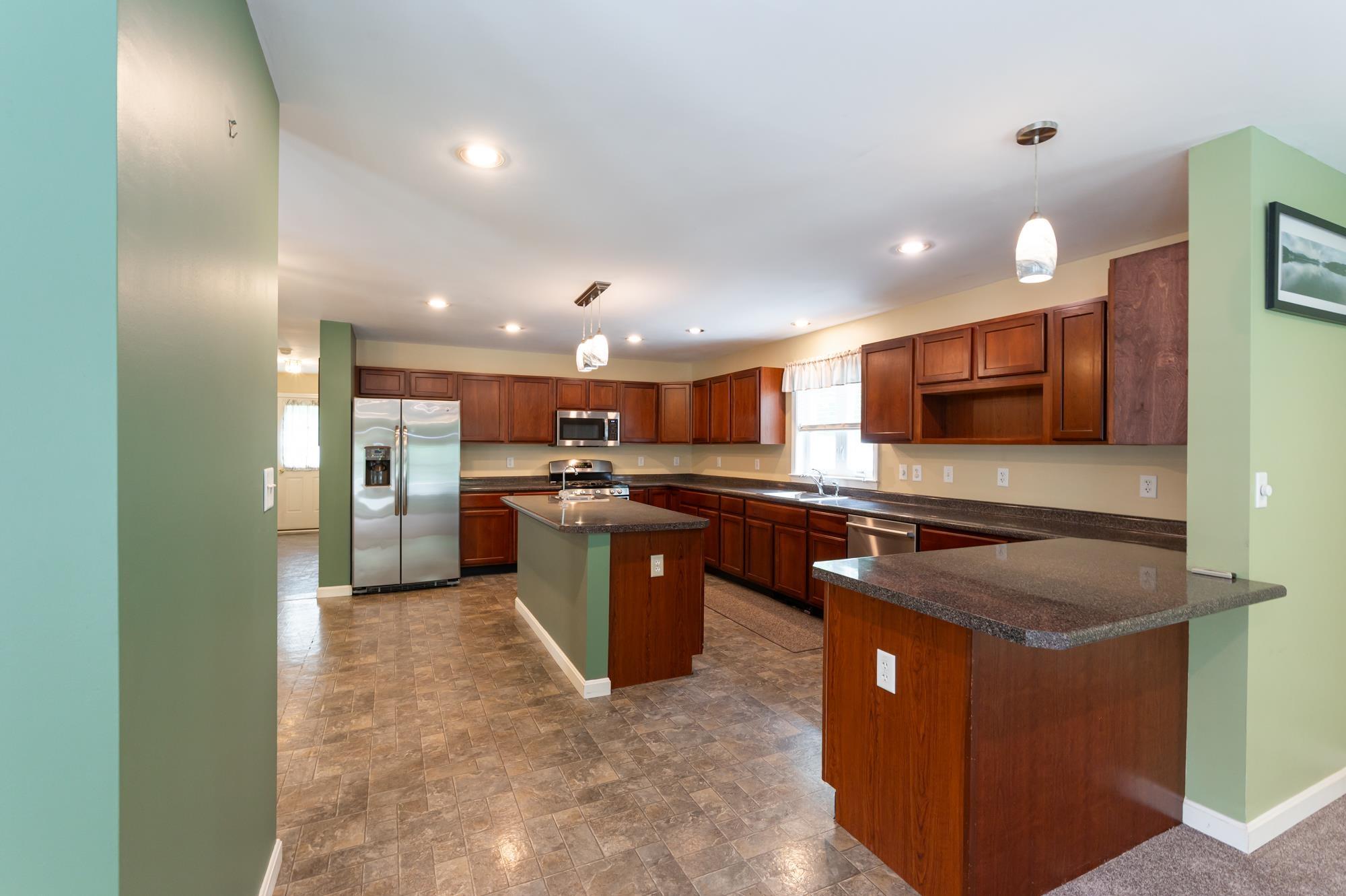 Image 3: View from Living Room to Kitchen