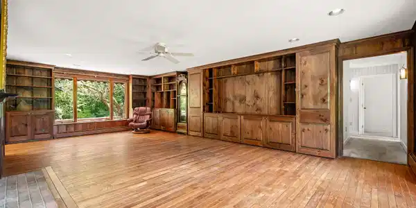 Image 3: Living Room towards Bedrooms