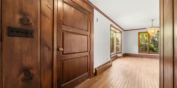 Image 4: Front Door Towards Dining Room