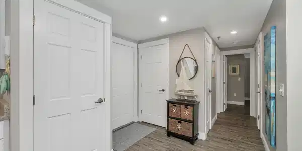 Image 4: Entry Image 4: Entry