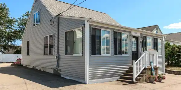 212 Ocean Boulevard