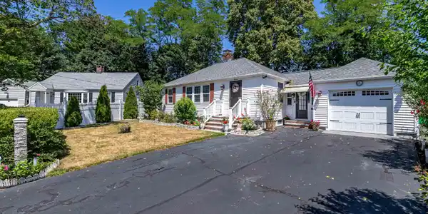 19 Hall Court
