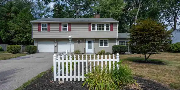 16 Longwood Drive