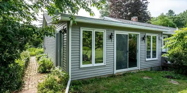 Image 4: Side Path to back Sun room Image 4: Side Path to back Sun room