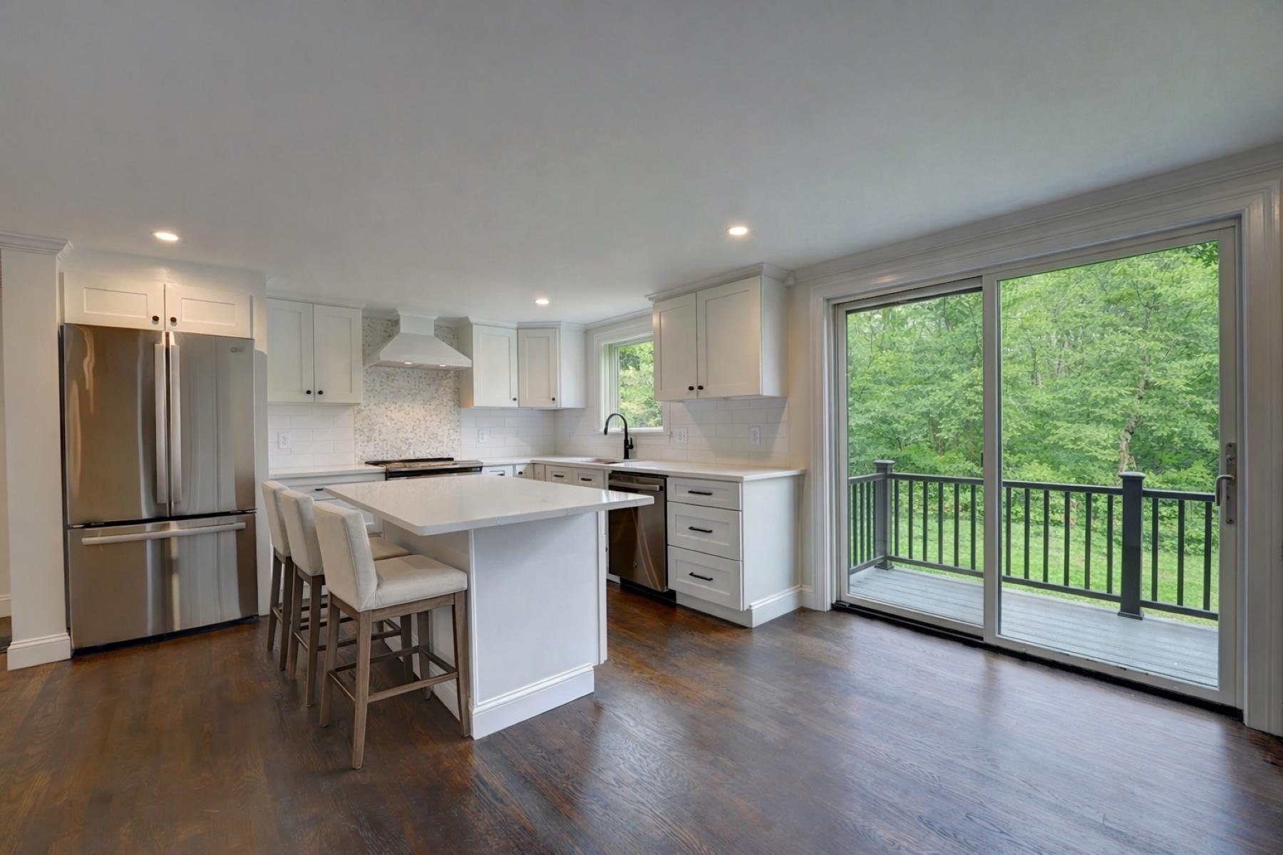 Image 4: Virtually staged kitchen Image 4: Virtually staged kitchen