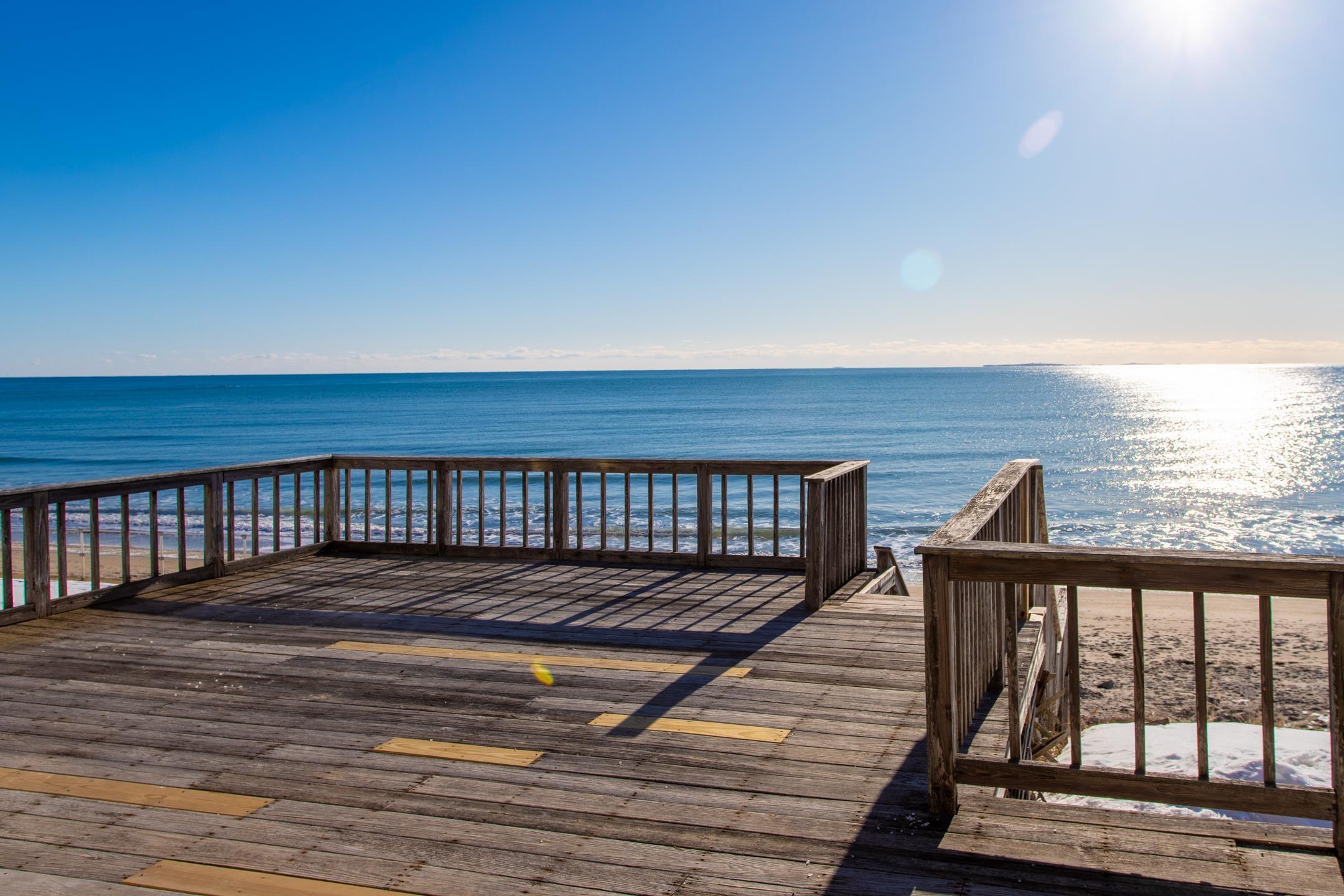 Image 2: Spectacular water views!