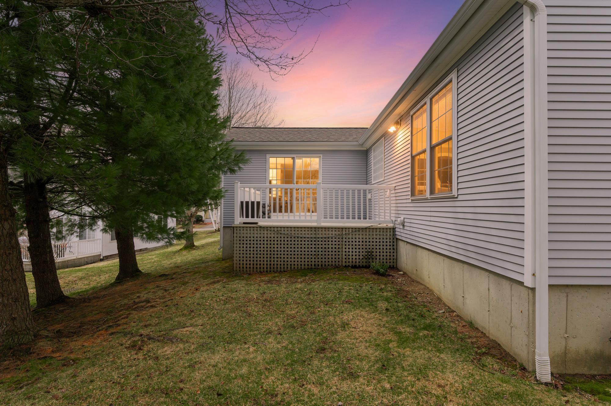 Image 4: Private Back Deck