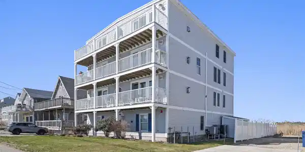 605 Ocean Boulevard