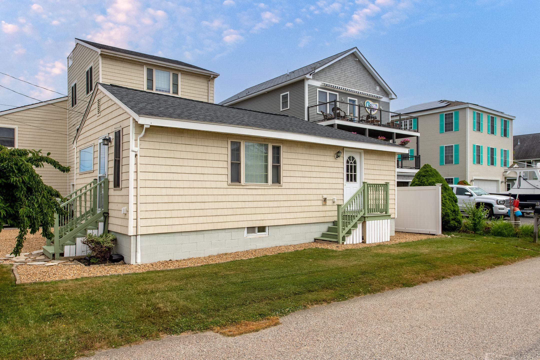 Image 3: 11 Redman - exterior view
