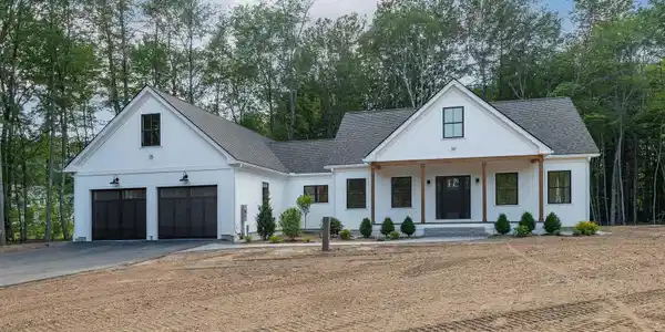 59 Stratham Lane