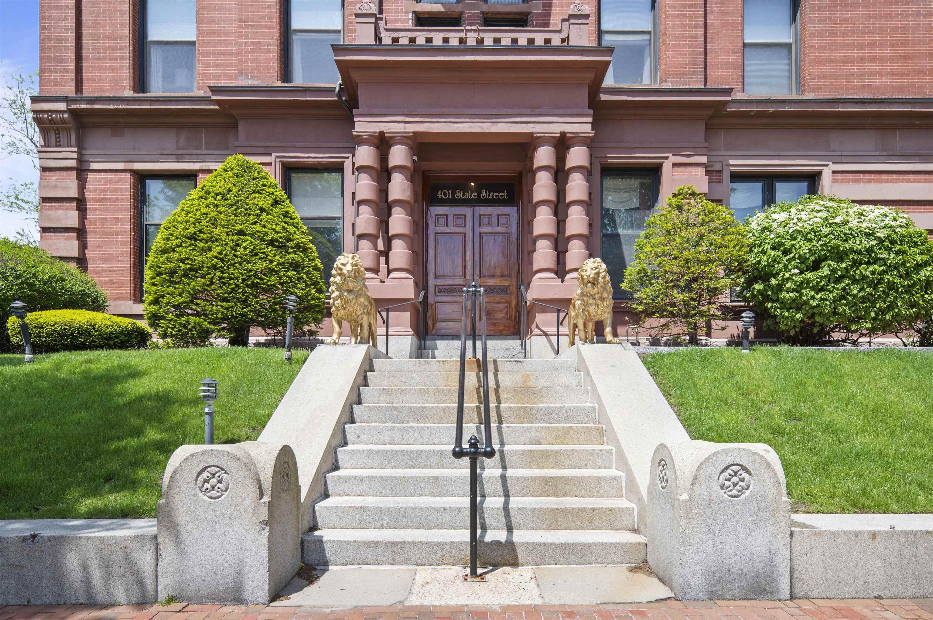 Image 2: Grand secure entry Image 2: Grand secure entry