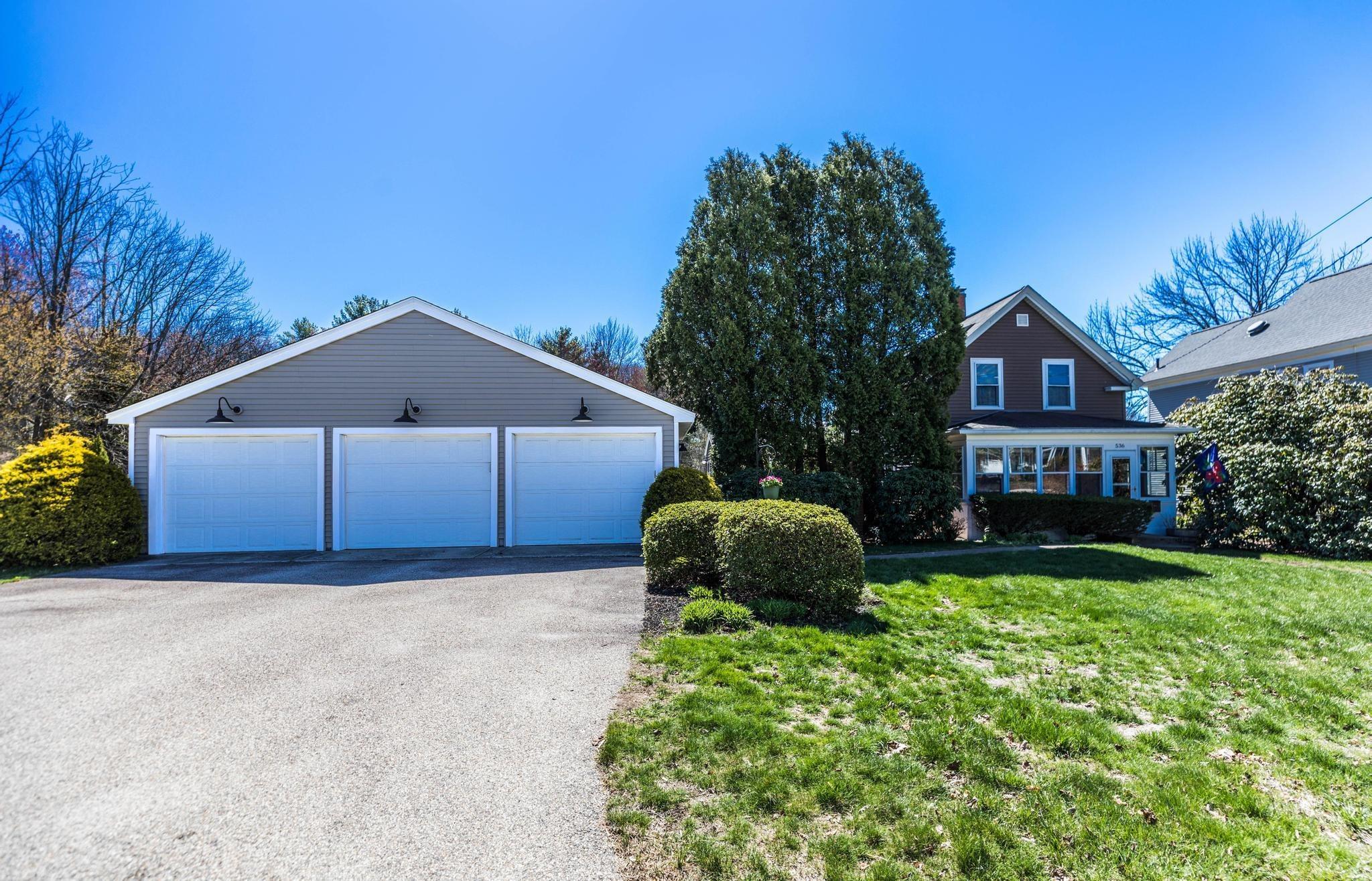 Image 2: Three car garage with workshop area. Image 2: Three car garage with workshop area.