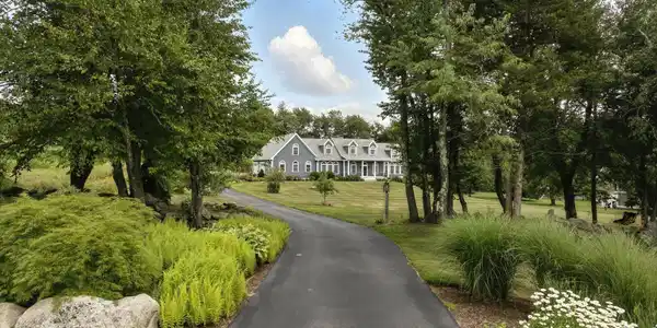 8 Wadleigh Lane