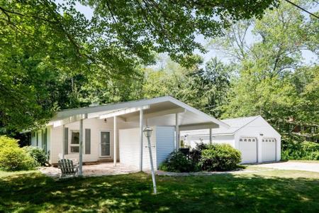11 River Road
