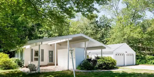 11 River Road