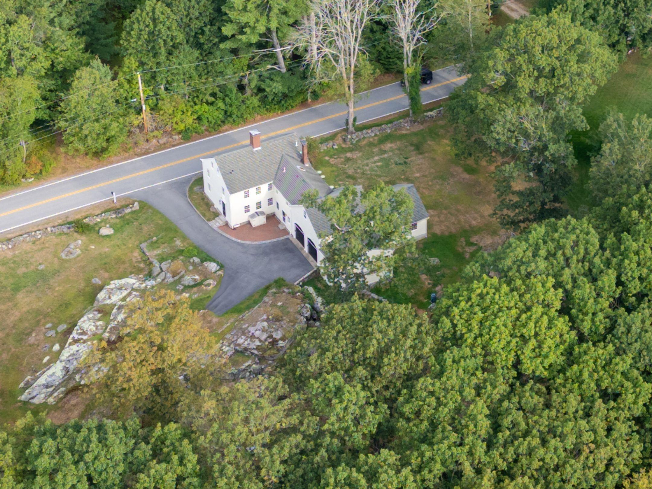 Image 3: Sited on 4.14 acres