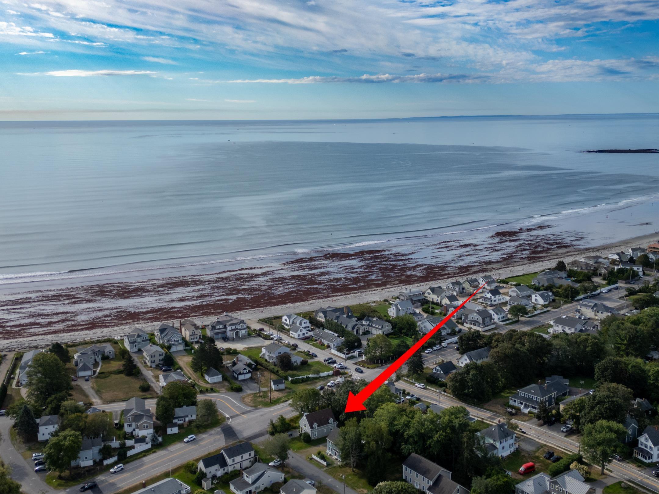 Image 3: Just a minute walk to the ocean!