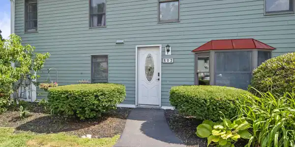 802 Piscassic Street