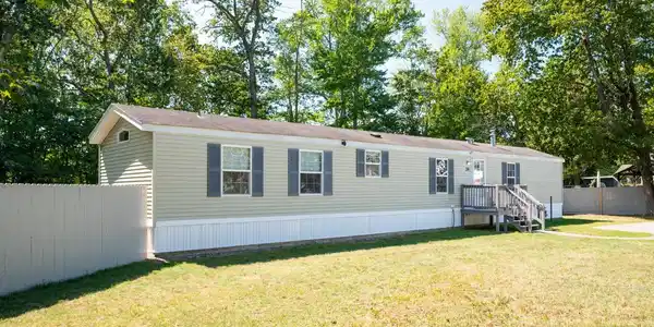 20 Railroad Avenue