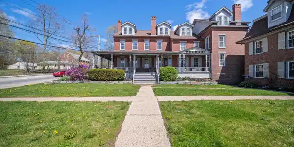 711 Central Avenue