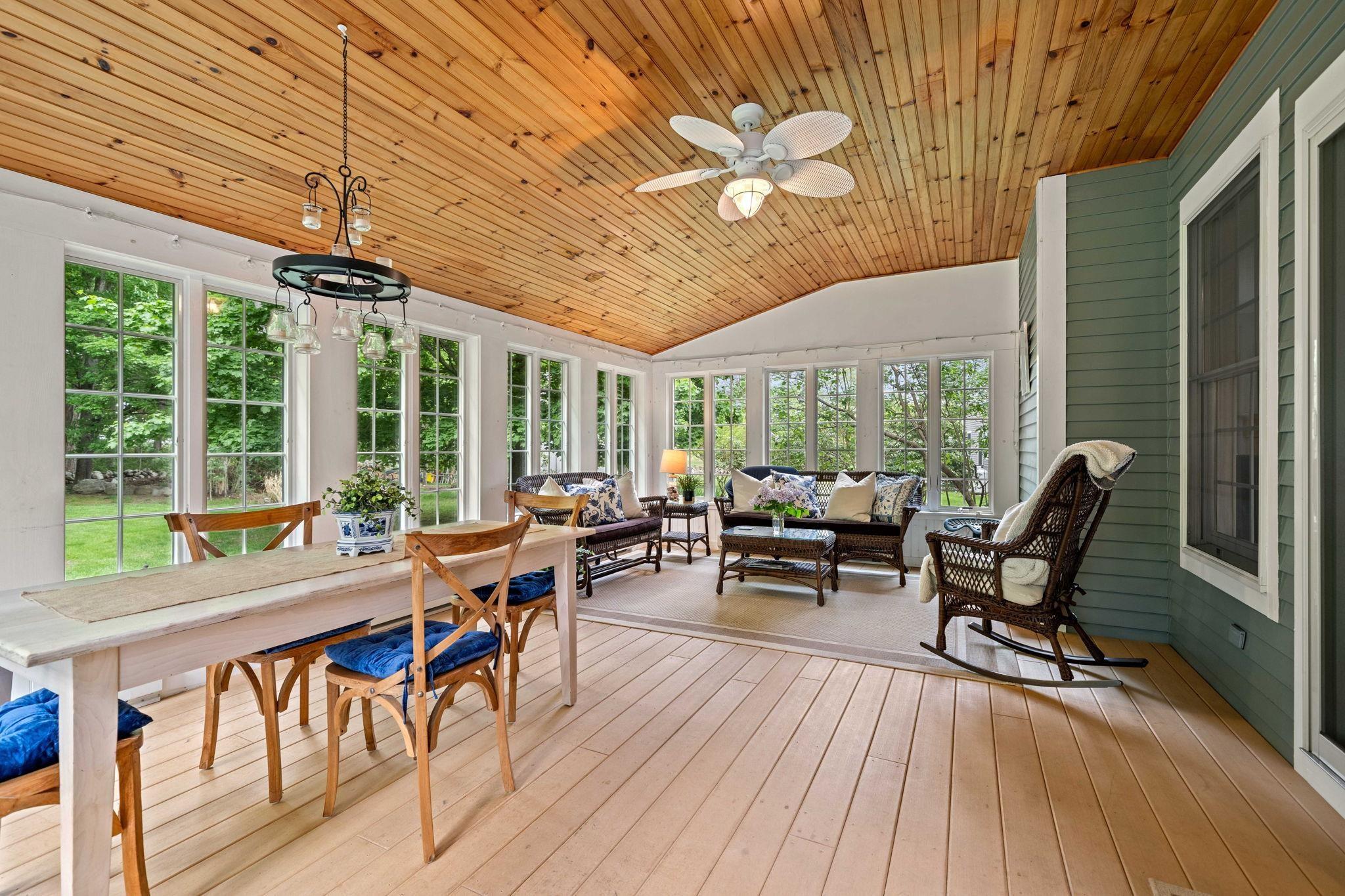 Image 3: Sunroom-Heated Porch
