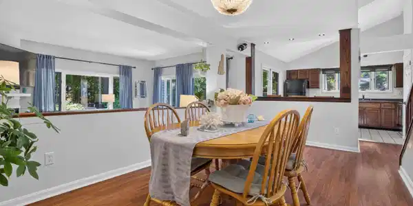 Image 4: Dining Room Image 4: Dining Room
