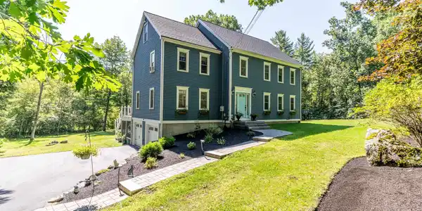 8 Sandy Brook Drive