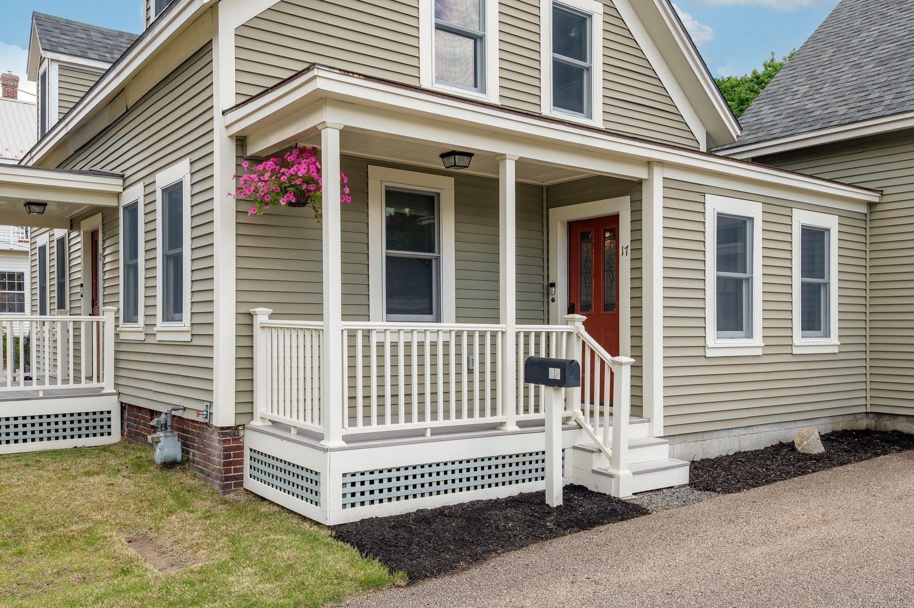 Image 3: Side Porch & Entry to Mudroom Image 3: Side Porch & Entry to Mudroom