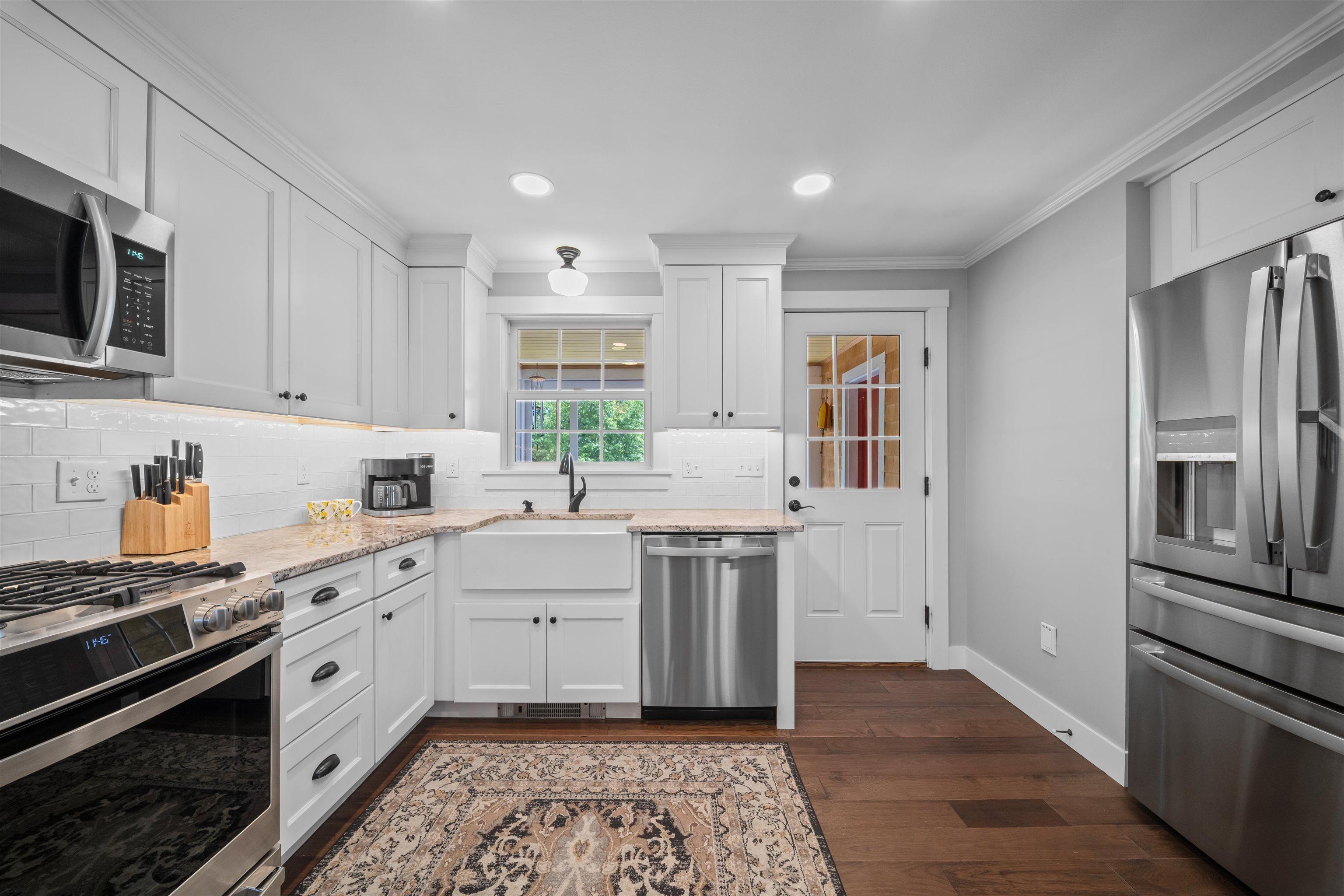 Image 2: Beautiful Kitchen