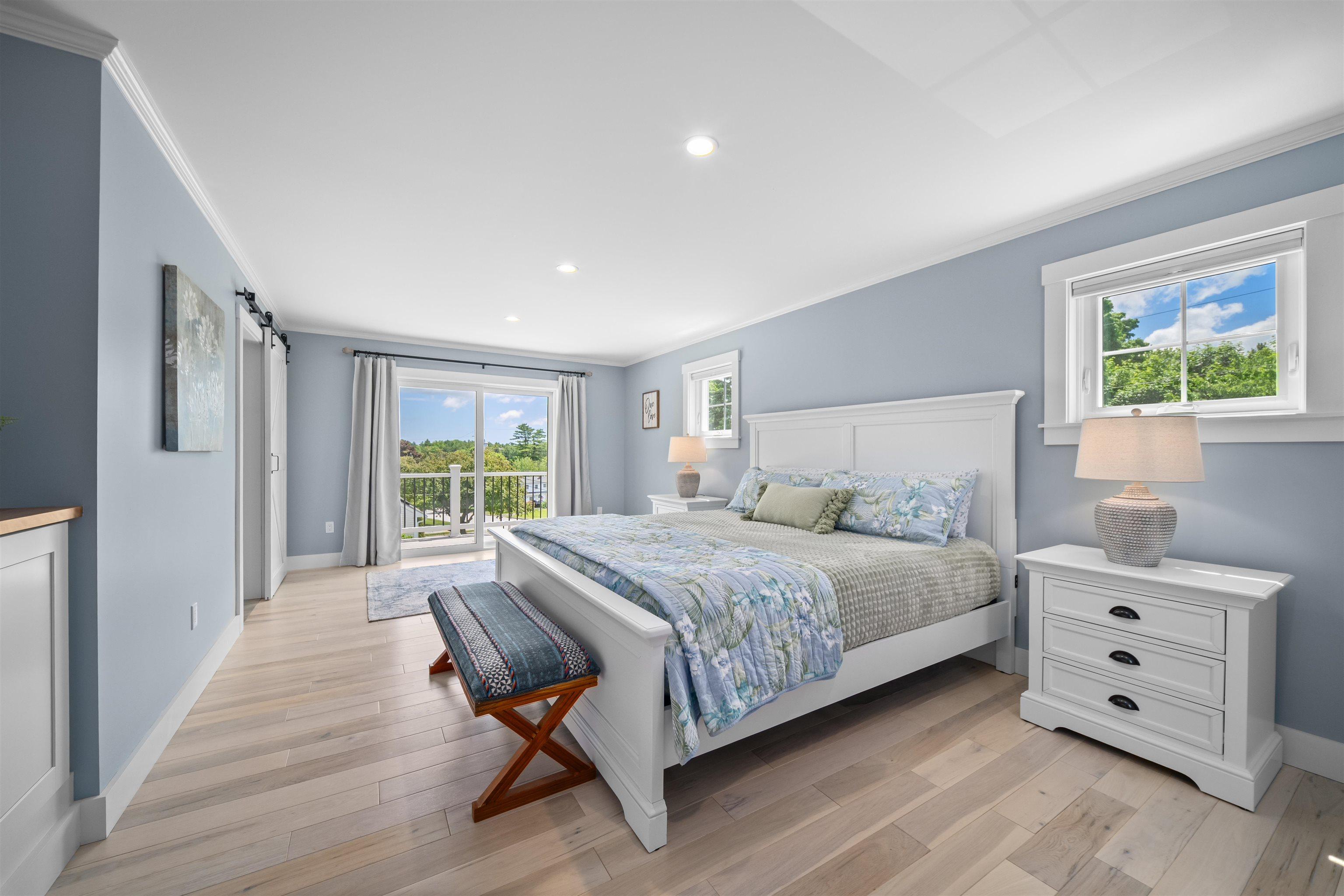 Image 3: Large Primary Suite