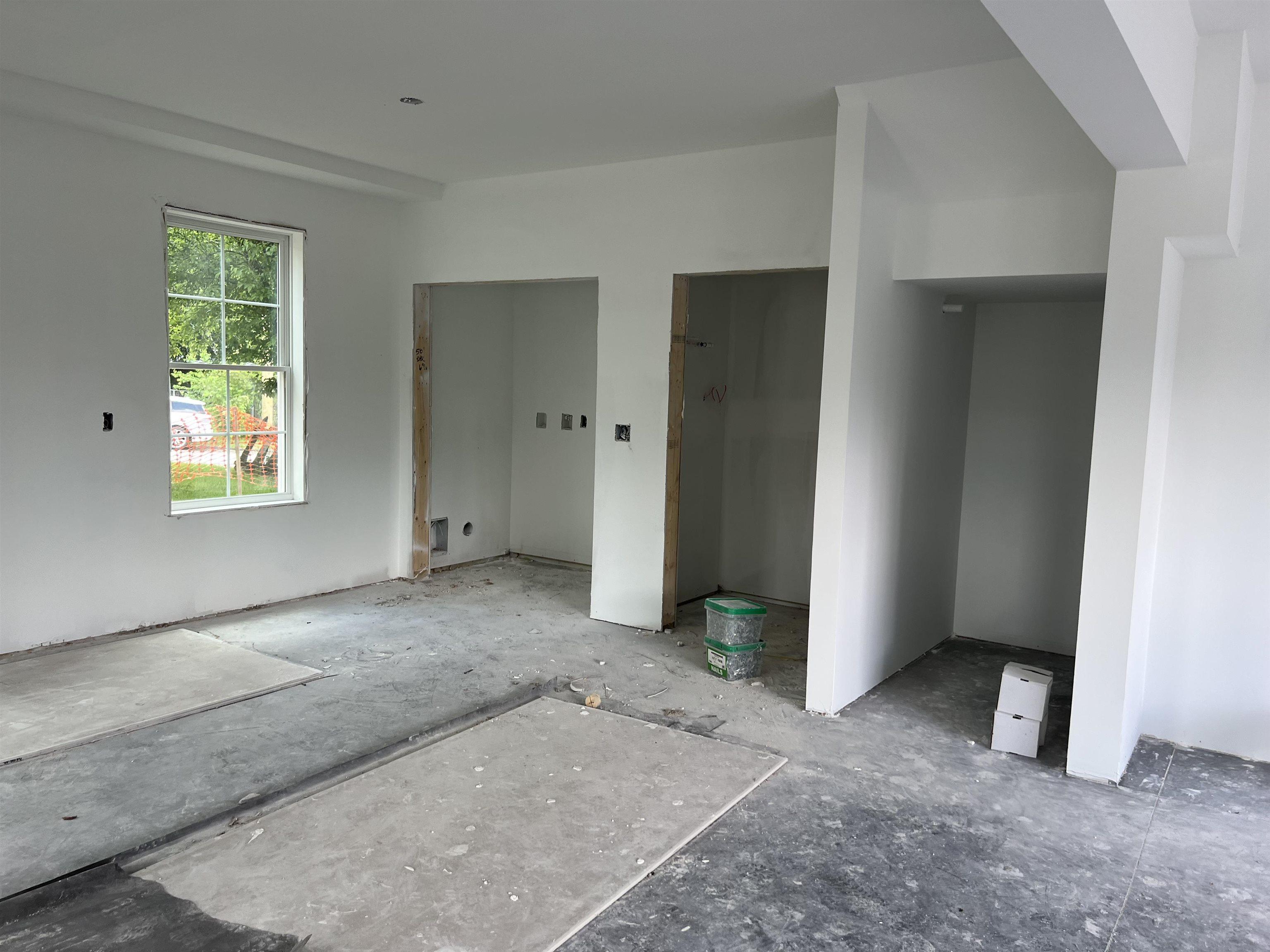 Image 4: Laundry storage