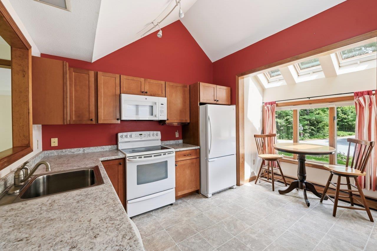 Image 3: Spacious kitchen with great counter space Image 3: Spacious kitchen with great counter space
