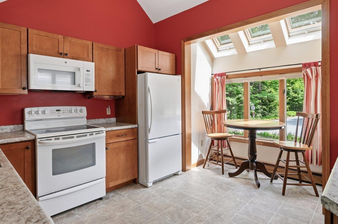 Image 4: Fabulous kitchen nook for morning coffee Image 4: Fabulous kitchen nook for morning coffee