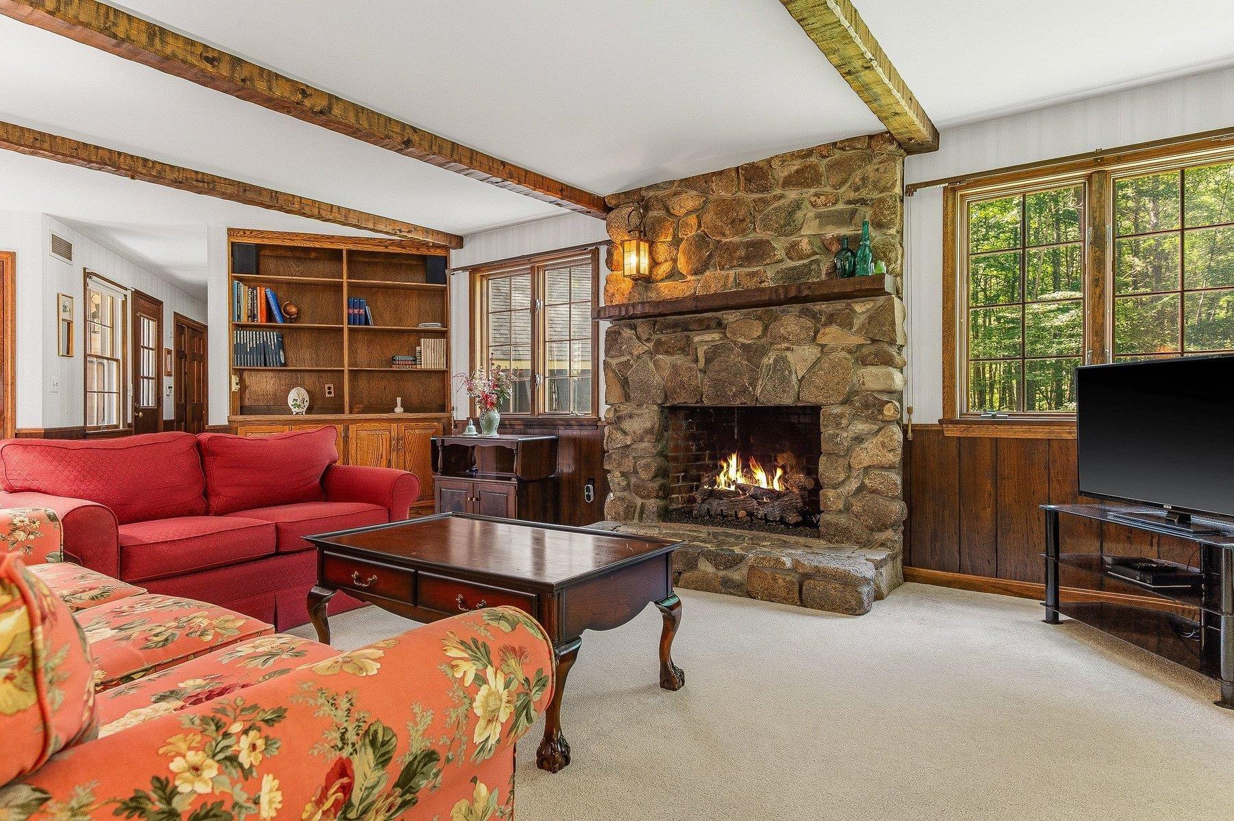 Image 4: Stunning gas fireplace