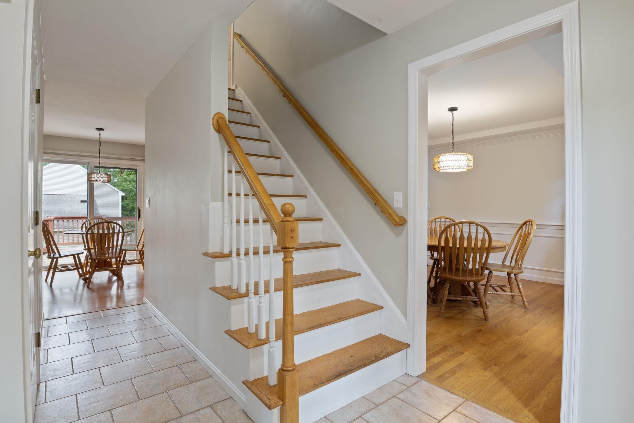 Image 2: Bright entry way