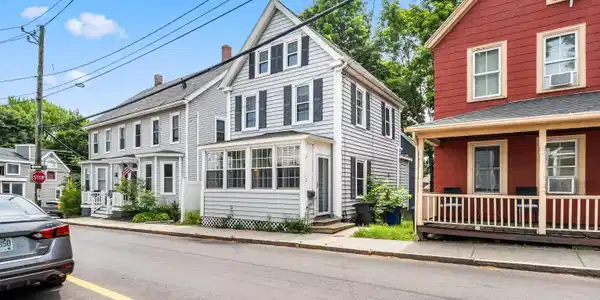 12 Woodbury Avenue