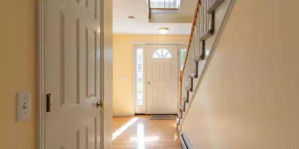 Image 4: front entry Image 4: front entry
