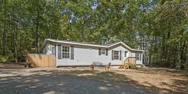 16 Bennett Way