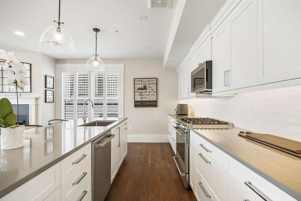Image 2: Kitchen