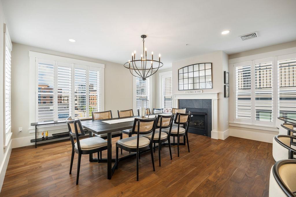 Image 4: Dining Room
