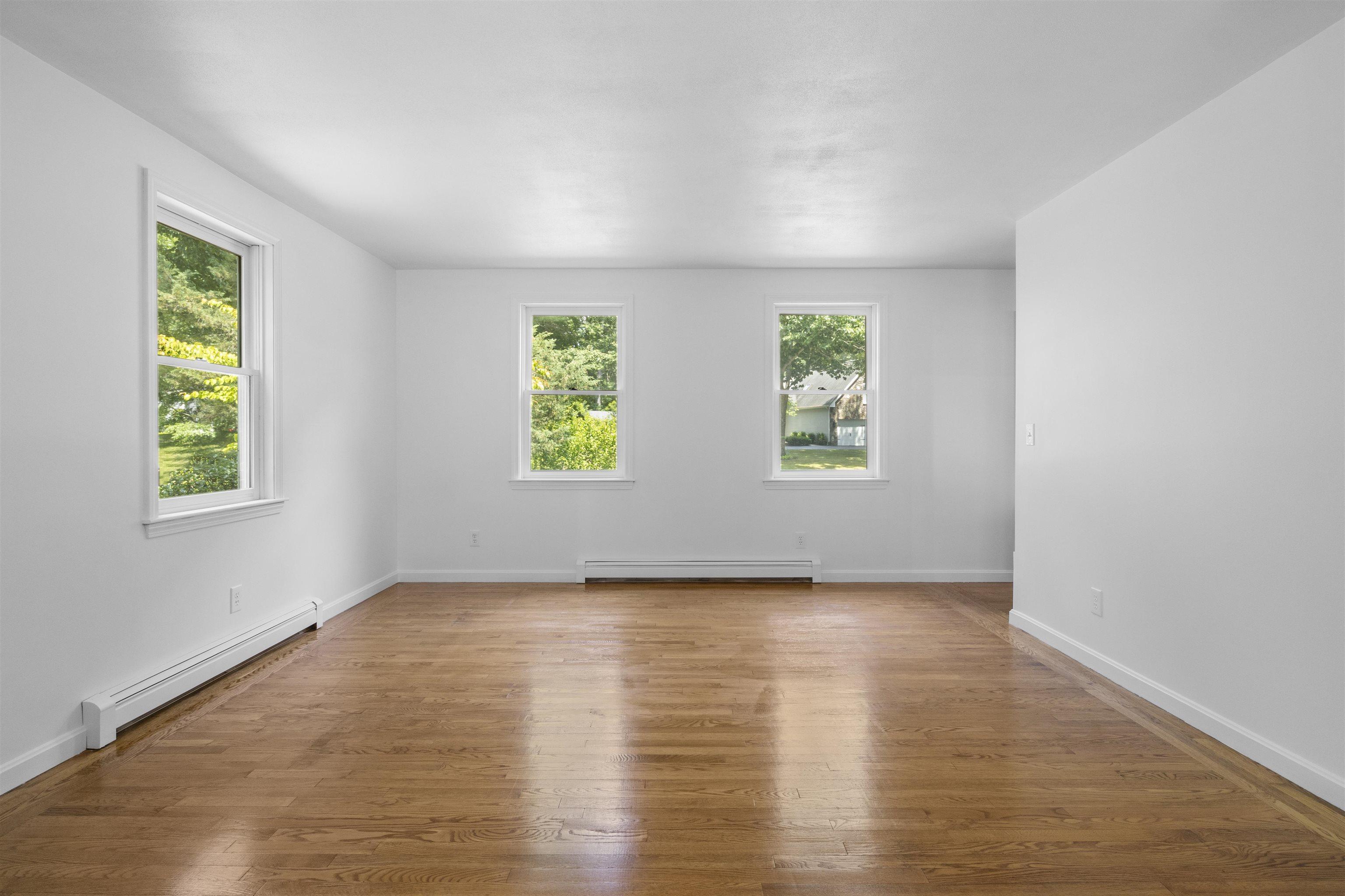 Image 3: Living/family room