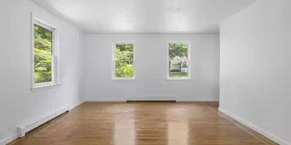 Image 3: Living/family room Image 3: Living/family room