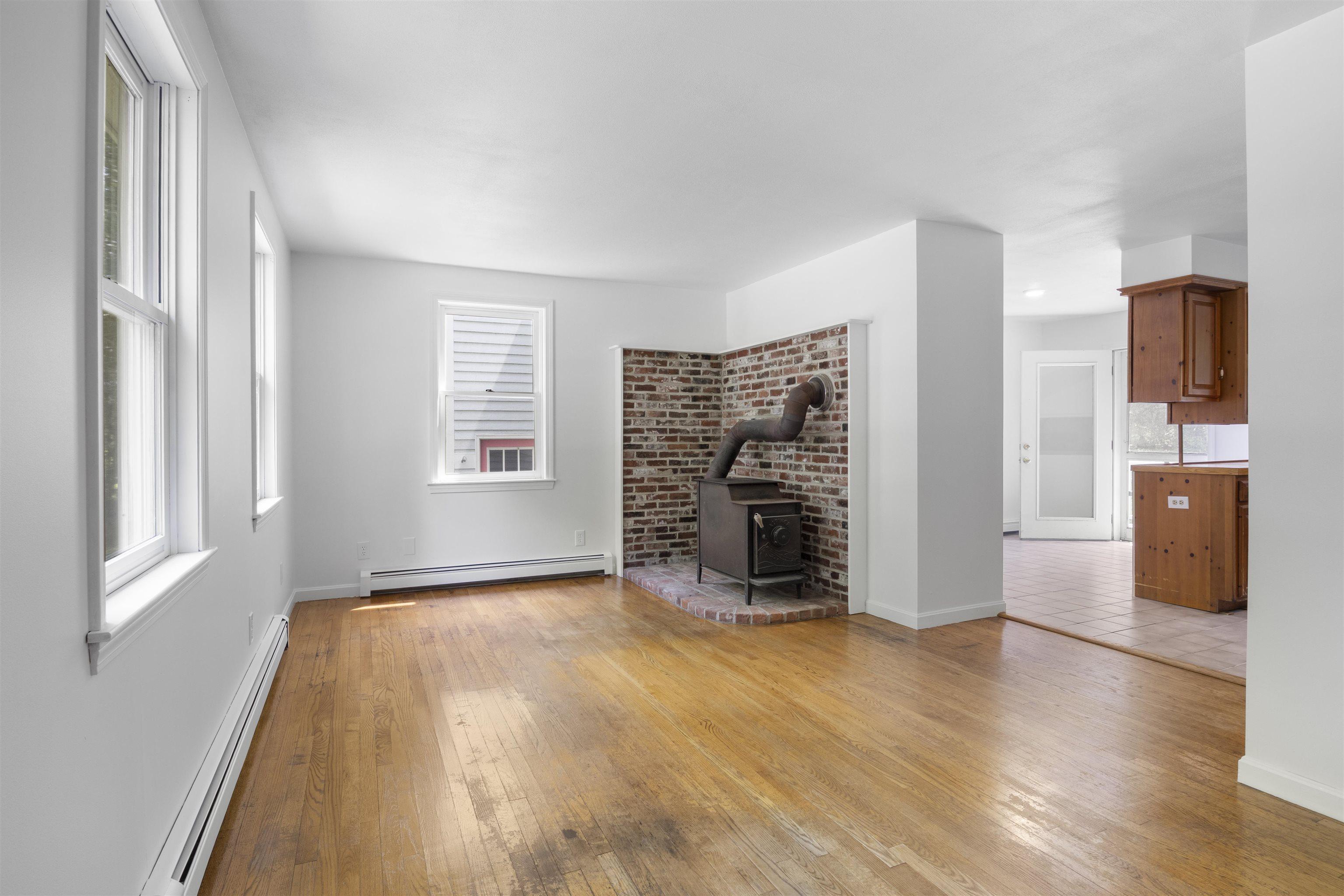 Image 4: Front Living Room