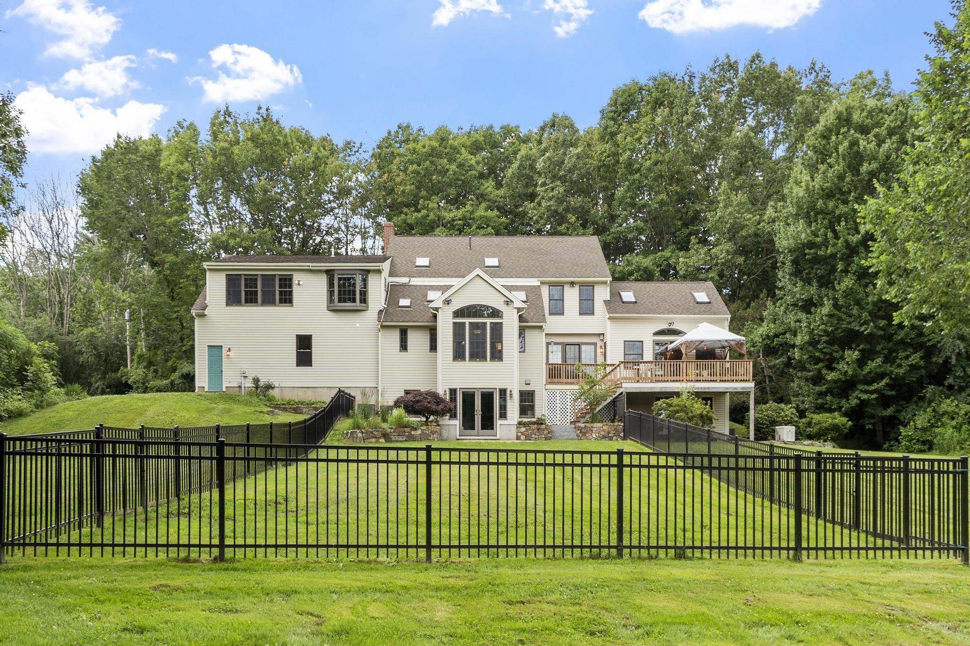 Image 4: fenced rear yard