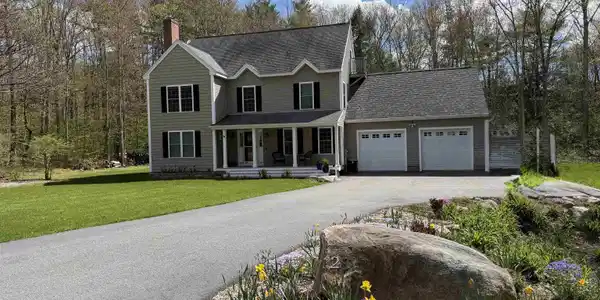 28 Fieldstone Drive